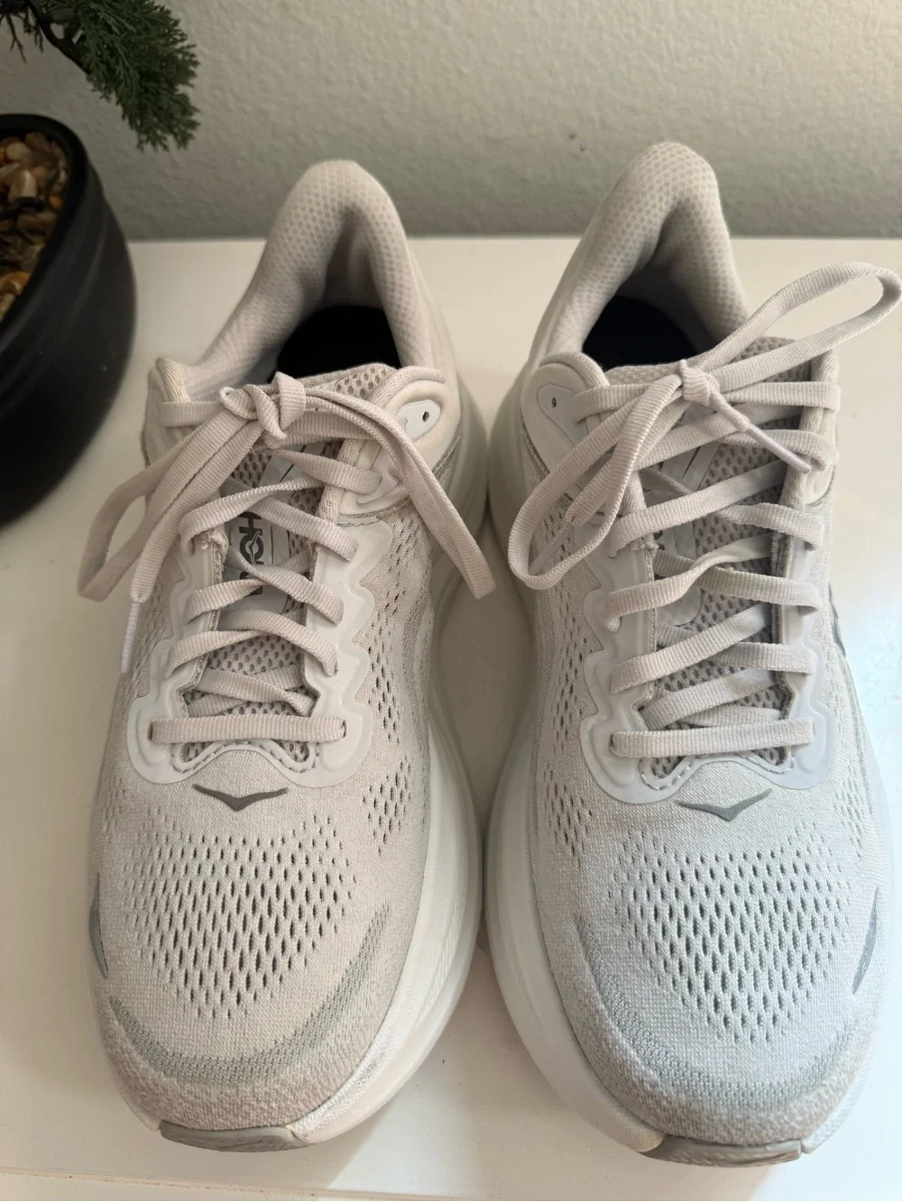 Hoka Bondi 9 Women size 10.5 Sneakers in kitty gray with Gray Logo